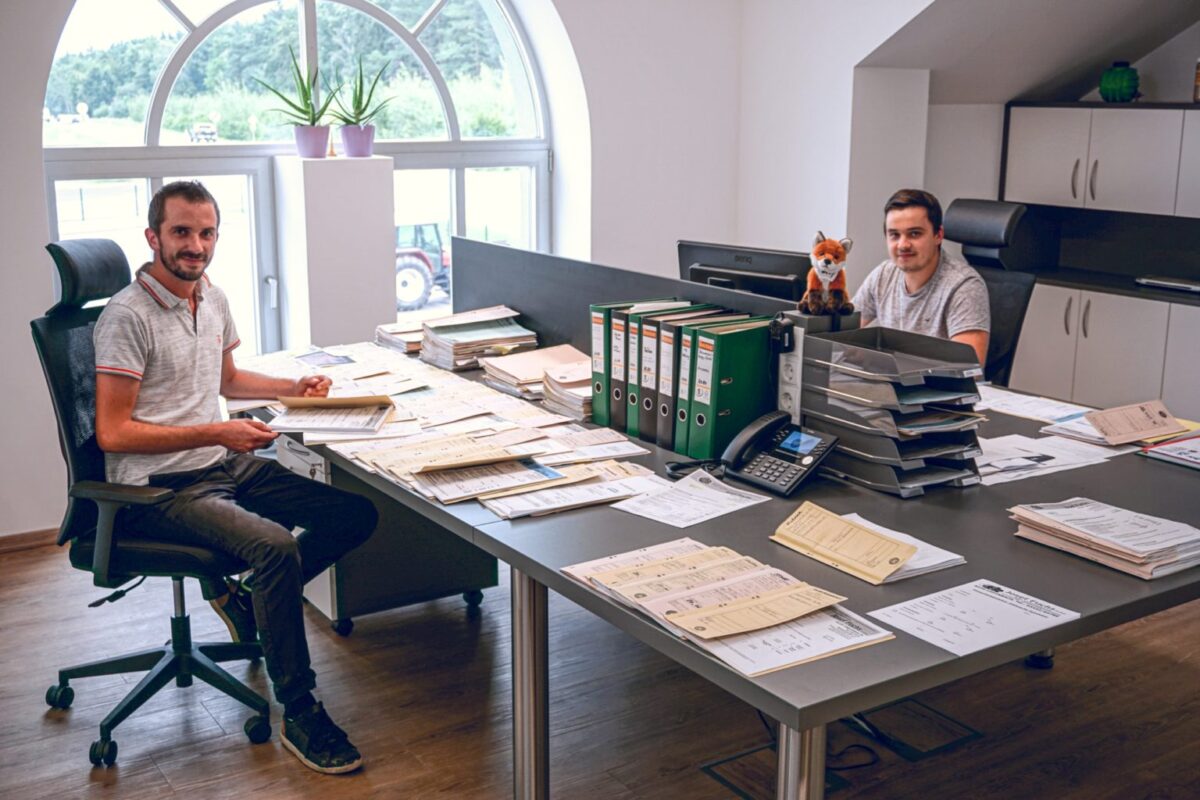 Mitarbeiter im Büro Unternehmen Bohr Fuchs